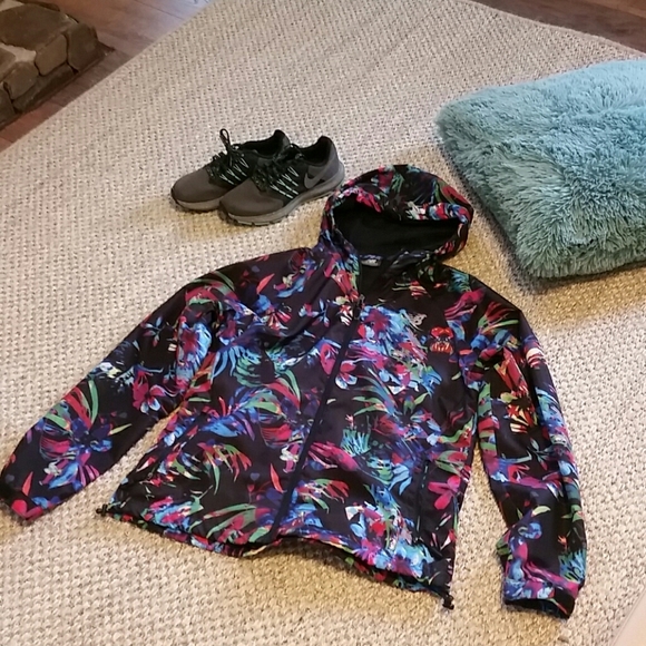 NEW BALANCE LIGHTWEIGHT ACTIVE JACKET - Picture 2 of 8